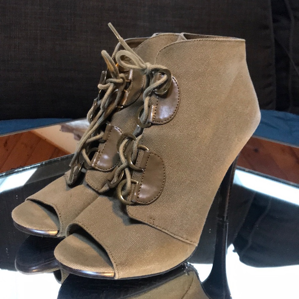 Elle lace up ankle boots